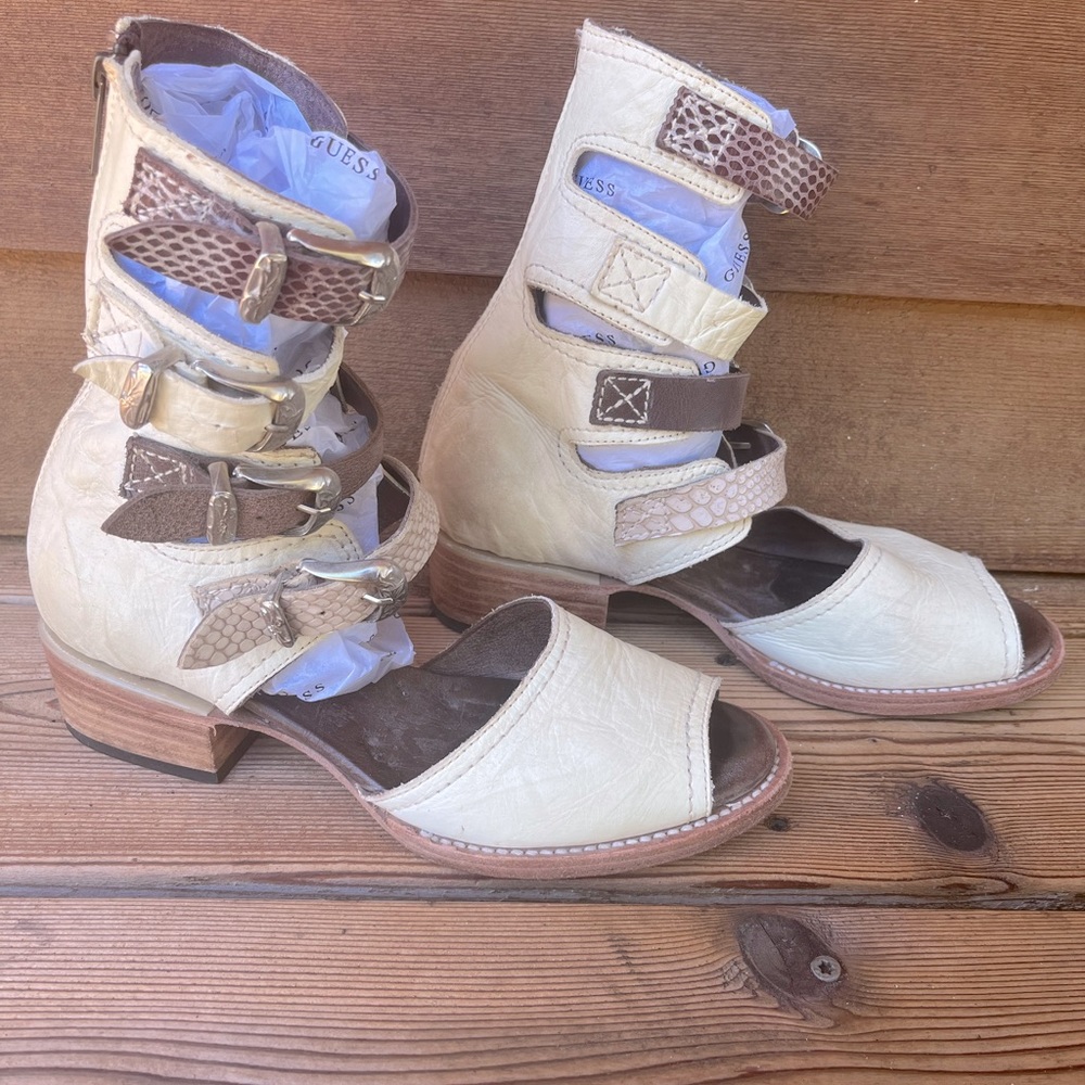 Freebird Women's Pilar White Multi Sandal